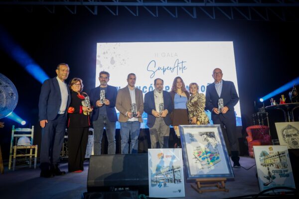 La ‘II Gala SuperArte’ de Fundación Rincón premia a López Nieto, Bernardo Quintero, Sarah Almagro o Pachi en una gala para el recuerdo