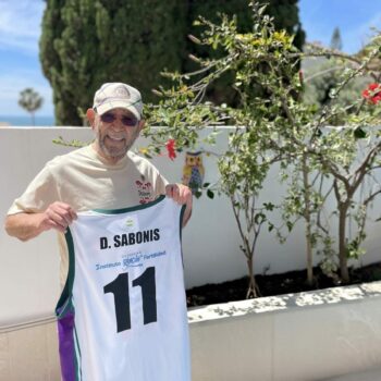 Manolo Rincón recupera el sueño del baloncesto de élite con el Rincón Dental Axarquía en la Tercera FEB