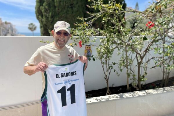 Manolo Rincón recupera el sueño del baloncesto de élite con el Rincón Dental Axarquía en la Tercera FEB