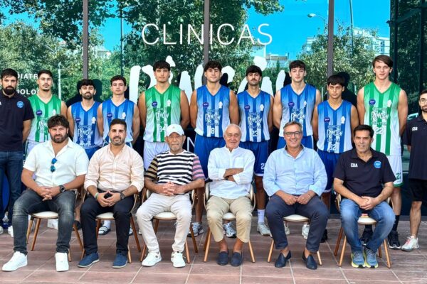 El Baloncesto Rincón Dental Axarquía presenta sus equipaciones y la clínica inicia una nueva era en las instalaciones de Rincón Salud en Azucarera